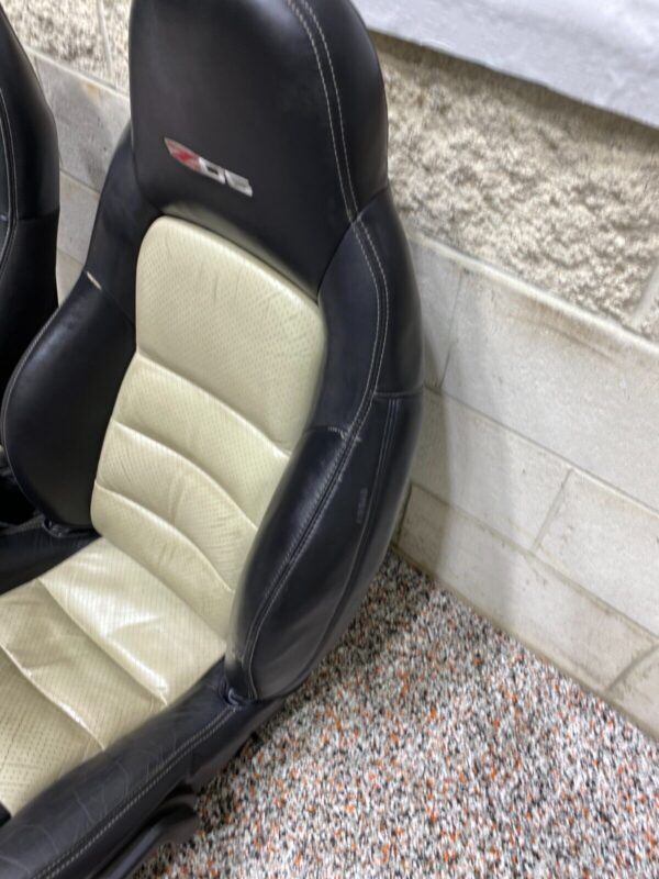 C6 Z06 OEM FRONT SEATS BLACK PARCHMENT COMBO - Image 2