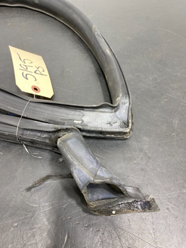 C5 Z06 OEM PASSENGER RH SEAL WINDOW RUBBER SEAL - Image 6