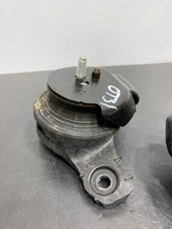 ENGINE MOUNT BRACKET PAIR DRIVER PASSENGER  - Image 5