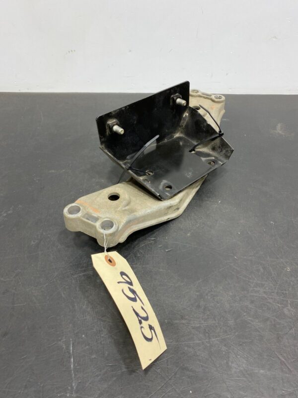 GTO OEM T56 MANUAL TRANSMISSION MOUNT BRACKET