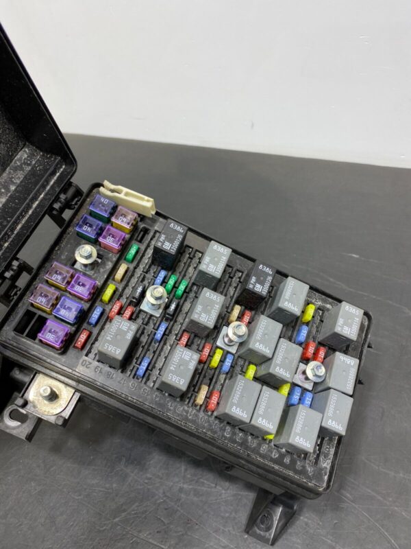 C6 GRANDSPORT OEM FUSE BOX ENGINE BAY FUSE BOX M/T COUPE  - Image 5