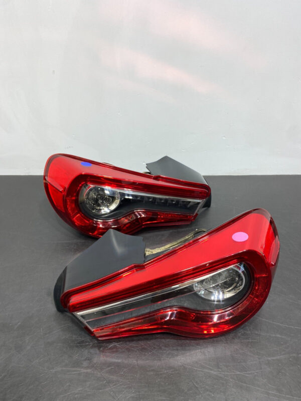 SUBARU BRZ PERFORMANCE OEM LED TAIL LIGHT SET PAIR DRIVER PASSENGER