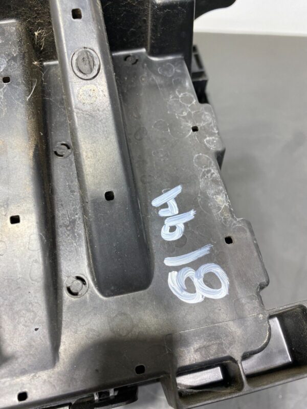 C6 GRANDSPORT OEM ENGINE BAY MAIN FUSE BOX ASSEMBLY  - Image 7