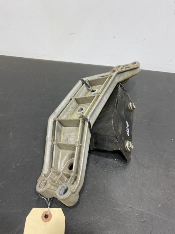 GTO OEM T56 MANUAL TRANSMISSION MOUNT BRACKET - Image 7