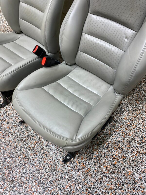 CORVETTE C6 OEM GREY LEATHER FRONT SEATS PAIR  - Image 10