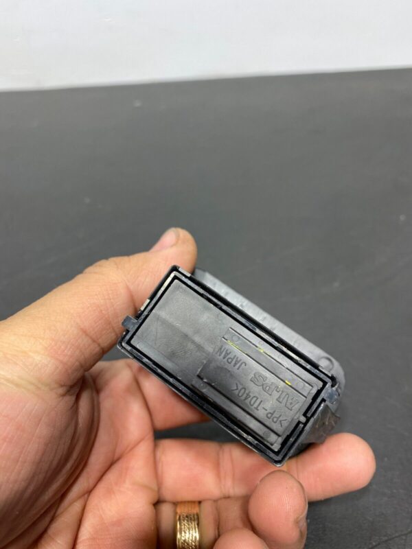 C6 Z06 OEM PASSENGER RH WINDOW SWITCH ASSEMBLY - Image 3