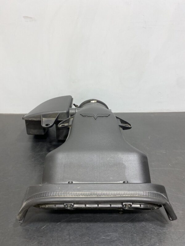 C6 OEM AIR INTAKE BOX WITH FILTER ASSEMBLY  - Image 9