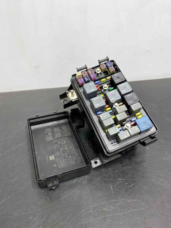 C6 OEM ENGINE BAY FUSE BOX ASSEMBLY (2006 Corvette)