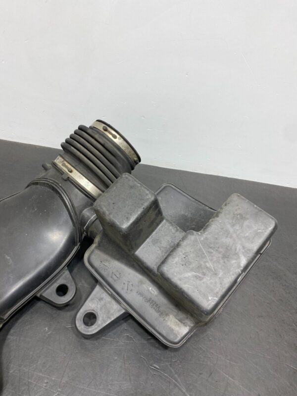 C6 OEM AIR INTAKE BOX WITH FILTER ASSEMBLY  - Image 10