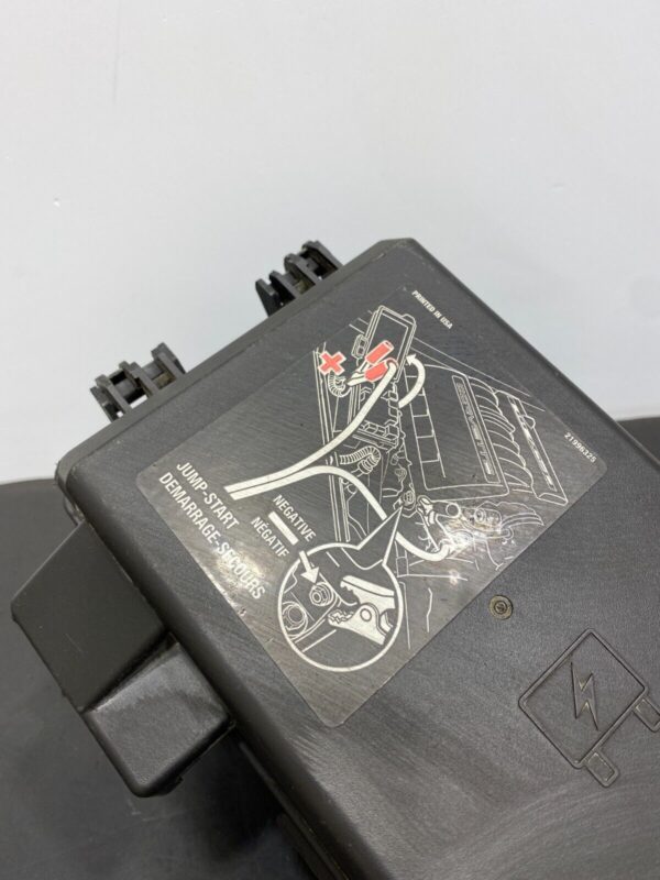 C6 OEM MAIN ENGINE BAY FUSE BOX ASSEMBLY - Image 9