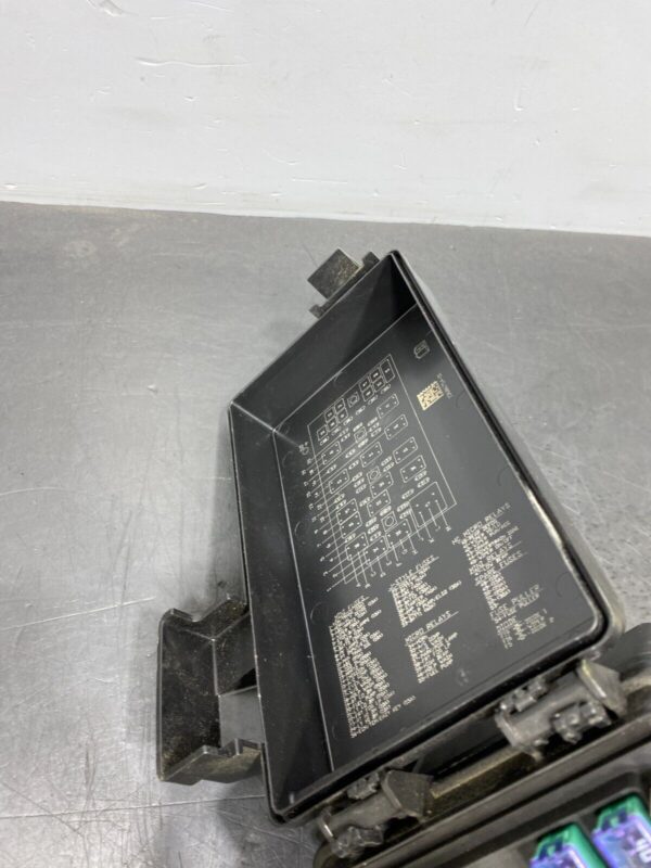 C6 OEM MAIN ENGINE BAY FUSE BOX ASSEMBLY WITH LID COMPLETE  - Image 9