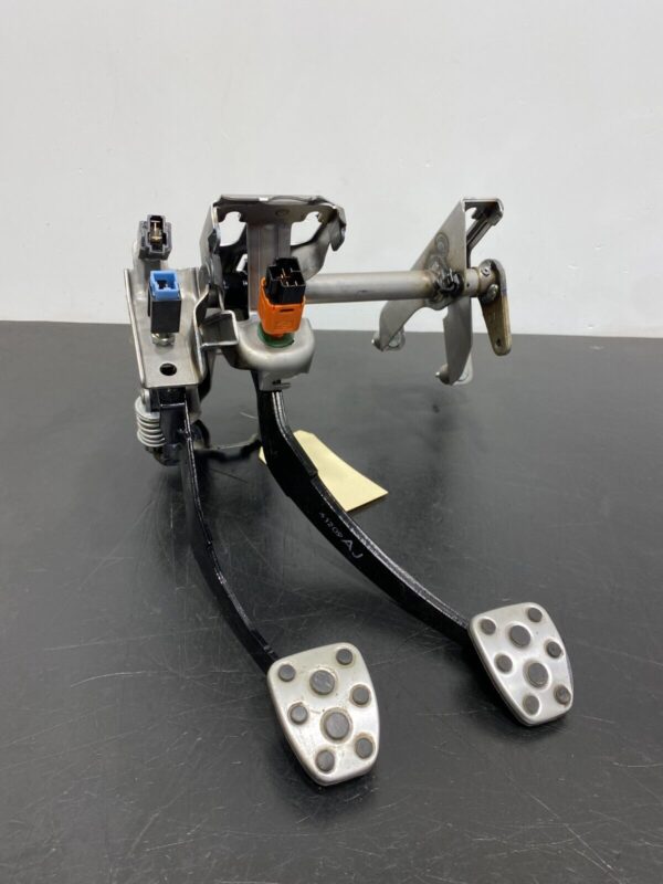 OEM CLUTCH BRAKE PEDAL COMBO (SUBARU BRZ)